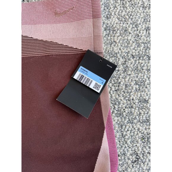 Nike Women's Dri-Fit Mid-Rise Graphic Training Shorts M Polyester/Spandex - Picture 4 of 6